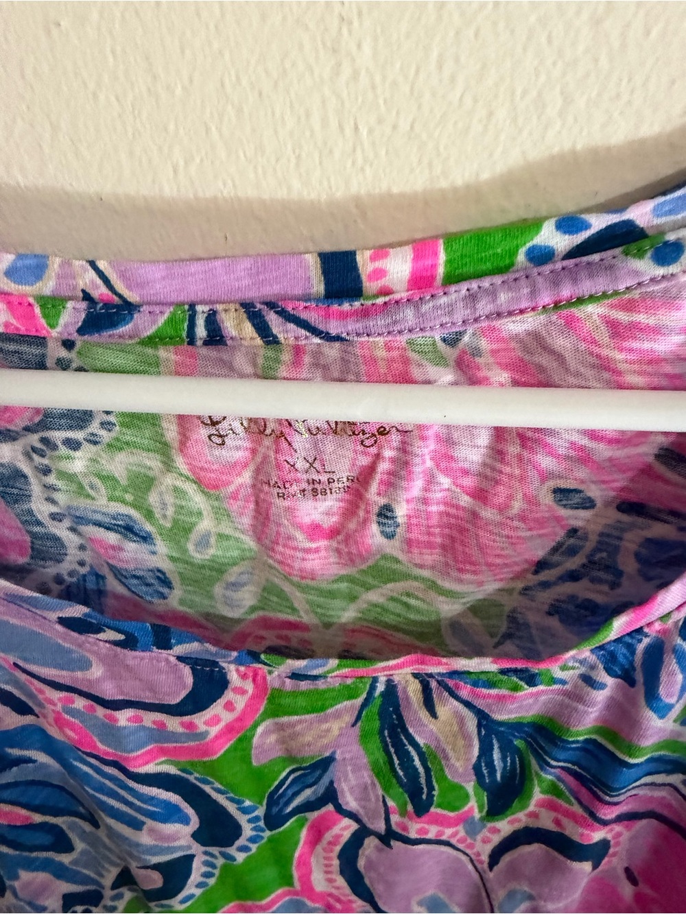 NWOT Lilly Pulitzer Size XXL Pink, Blue & Green Floral Scoop Tee - Picture 2 of 3